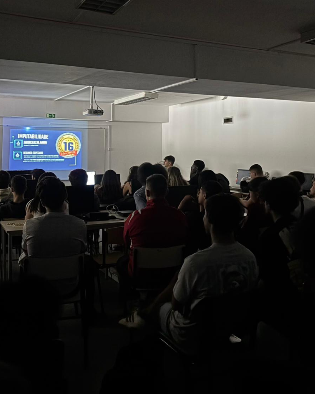 Cibercrime: Cyberbullying e Crimes Conexos Cibercrime: Cyberbullying e Crimes Conexos